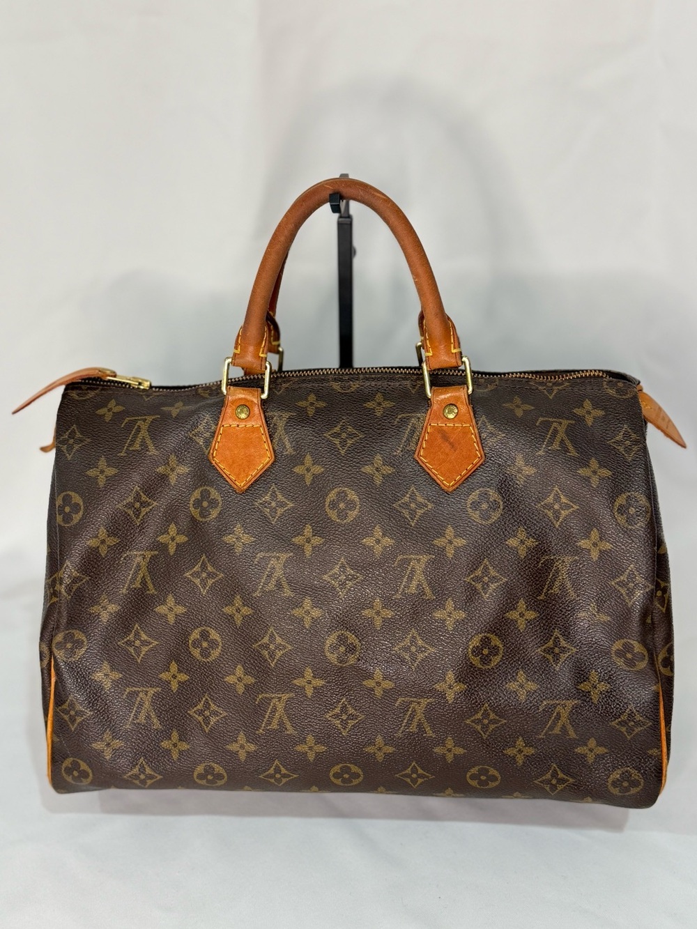 Louis Vuitton Monogram Canvas Speedy 35 - Picture 2 of 15